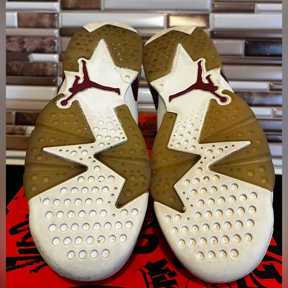 Jordan 6 Retro 'Maroon'  Size 6Y - VNDS - Picture 5 of 7